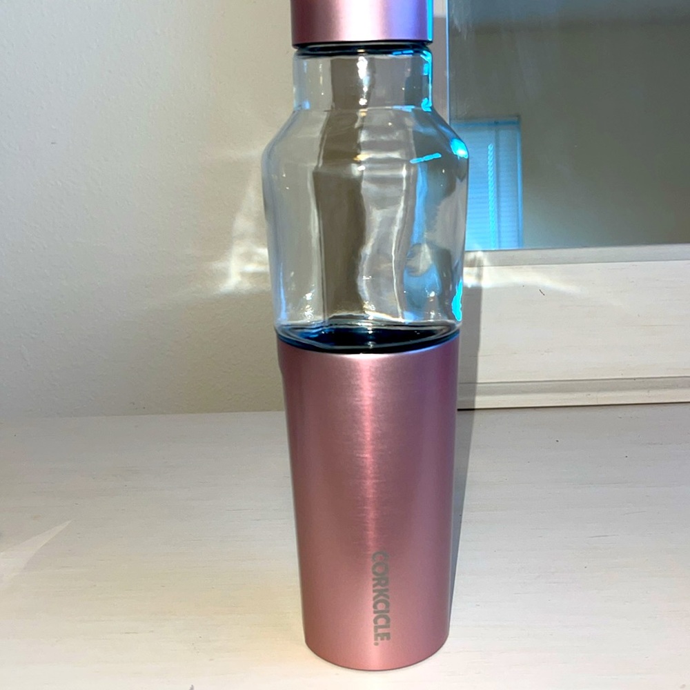 NWOT- CORKCICLE BYBRID GLASS LIQUID CANTEEN/BOTTLE. 20 oz.